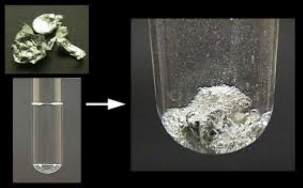 تفاعل غير متجانس heterogeneous reaction